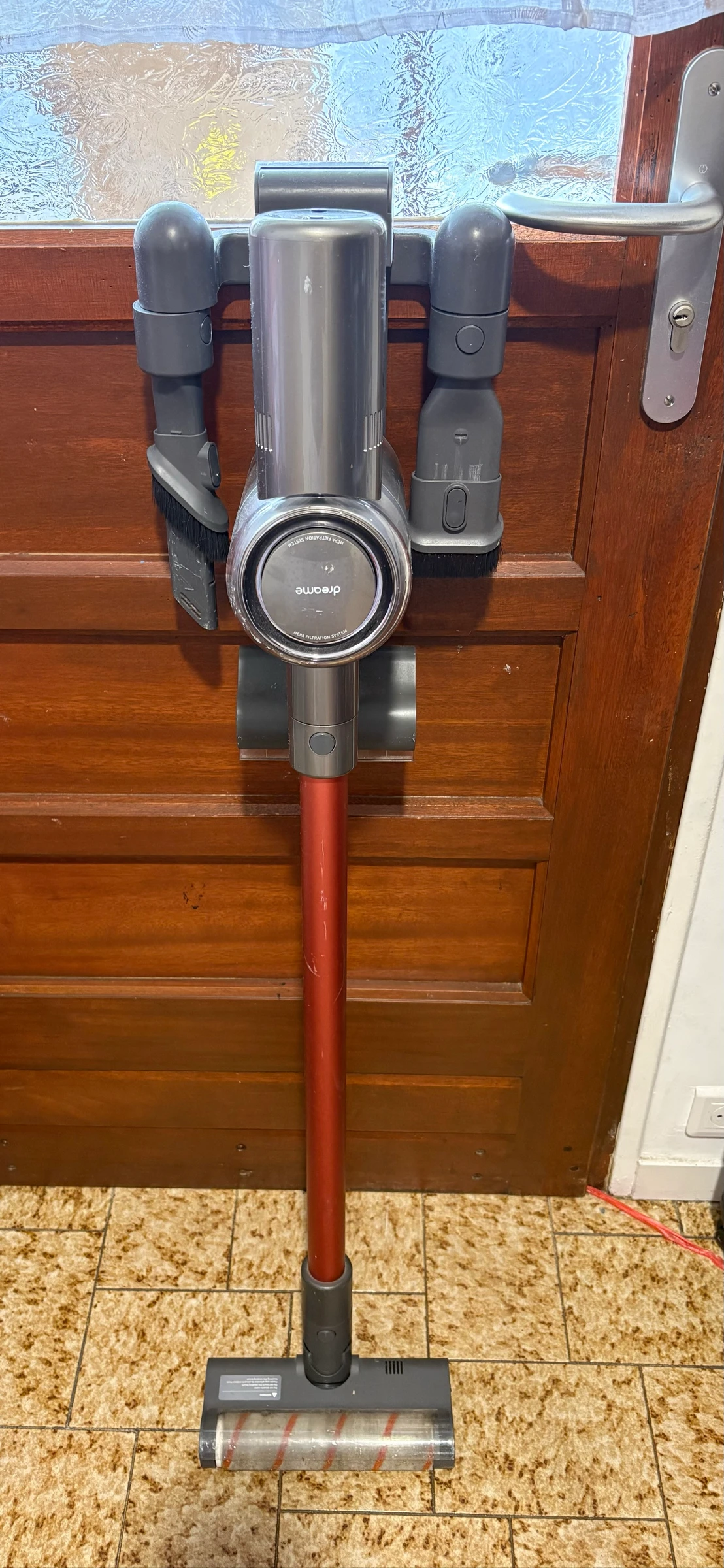 Aspirateur balai Dreame avec accessoires – Bon état – Remise en main propre uniquement